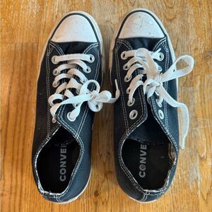 Women’s converse low tops decent condition